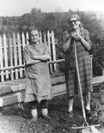 Бабули на огороде <h3>(фото из архива Антонины Егоровой)</h3>