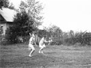 Коваль Галя и Снегур Вита на "спортплощадке" <h3>(фото из архива Виктории Мозголовой)</h3>