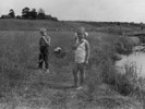 Ковалёв Вова и Маркова Люда на речке <h3>(фото из архива Елены Марковой)</h3>