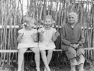 Марковы Люда и Лена и Степанова Евдокия <h3>(фото из архива Елены Марковой)</h3>