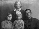 Семья Воробьёвых <h3>(фото из архива Елены Марковой)</h3>
