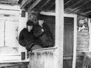 Климашов Иван и Макаров Лёша на крыльце магазина <h3>(фото из архива Галины Макаровой)</h3>