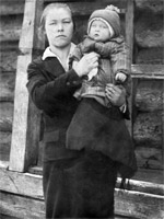Нилова Евдокия с дочерью Капой